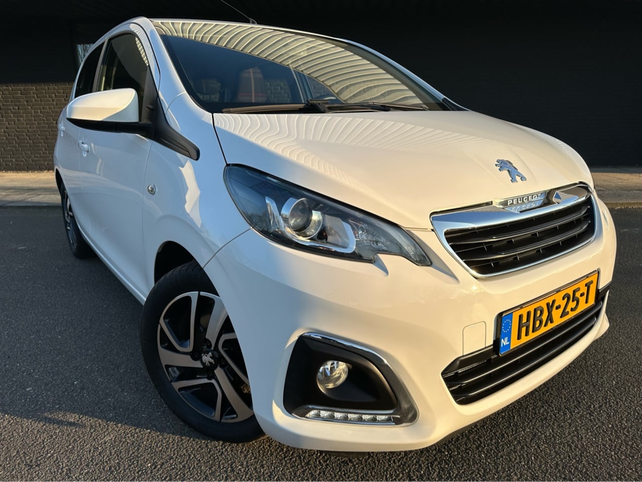 Peugeot 108 - 1.0 e-VTi Première // Keyless // Camera // - AutoWereld.nl