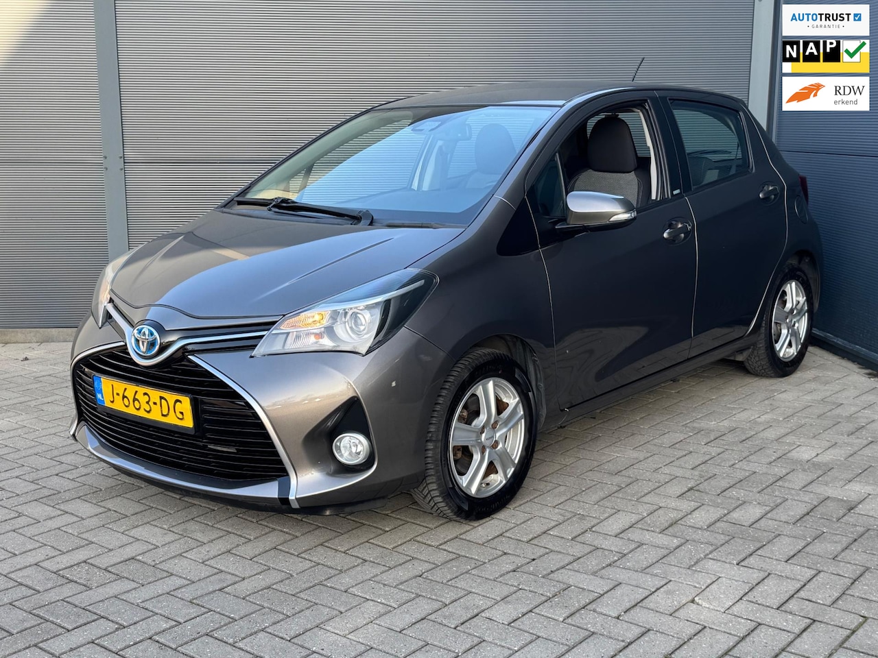 Toyota Yaris - 1.5 Hybrid Aspiration / Camera / Automaat - AutoWereld.nl