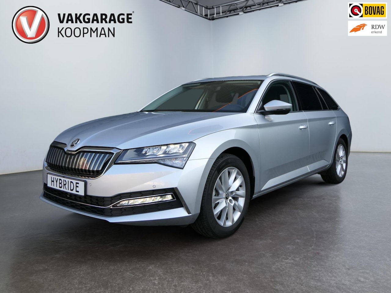 Skoda Superb Combi - 1.4 TSI iV Business Edition Plus Hybride/Virtual/Pano/Apple/Android. Lage km stand. - AutoWereld.nl