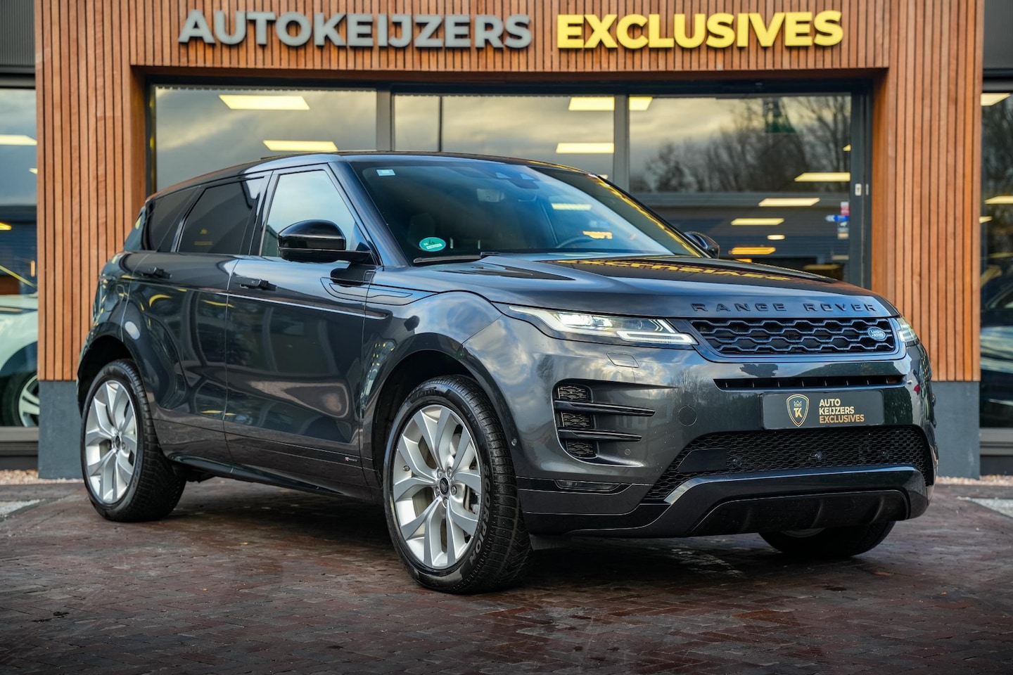 Land Rover Range Rover Evoque - 2.0 P300e AWD R-Dynamic Panoramadak HUD Stuurverw. Virtueel cockpit - AutoWereld.nl