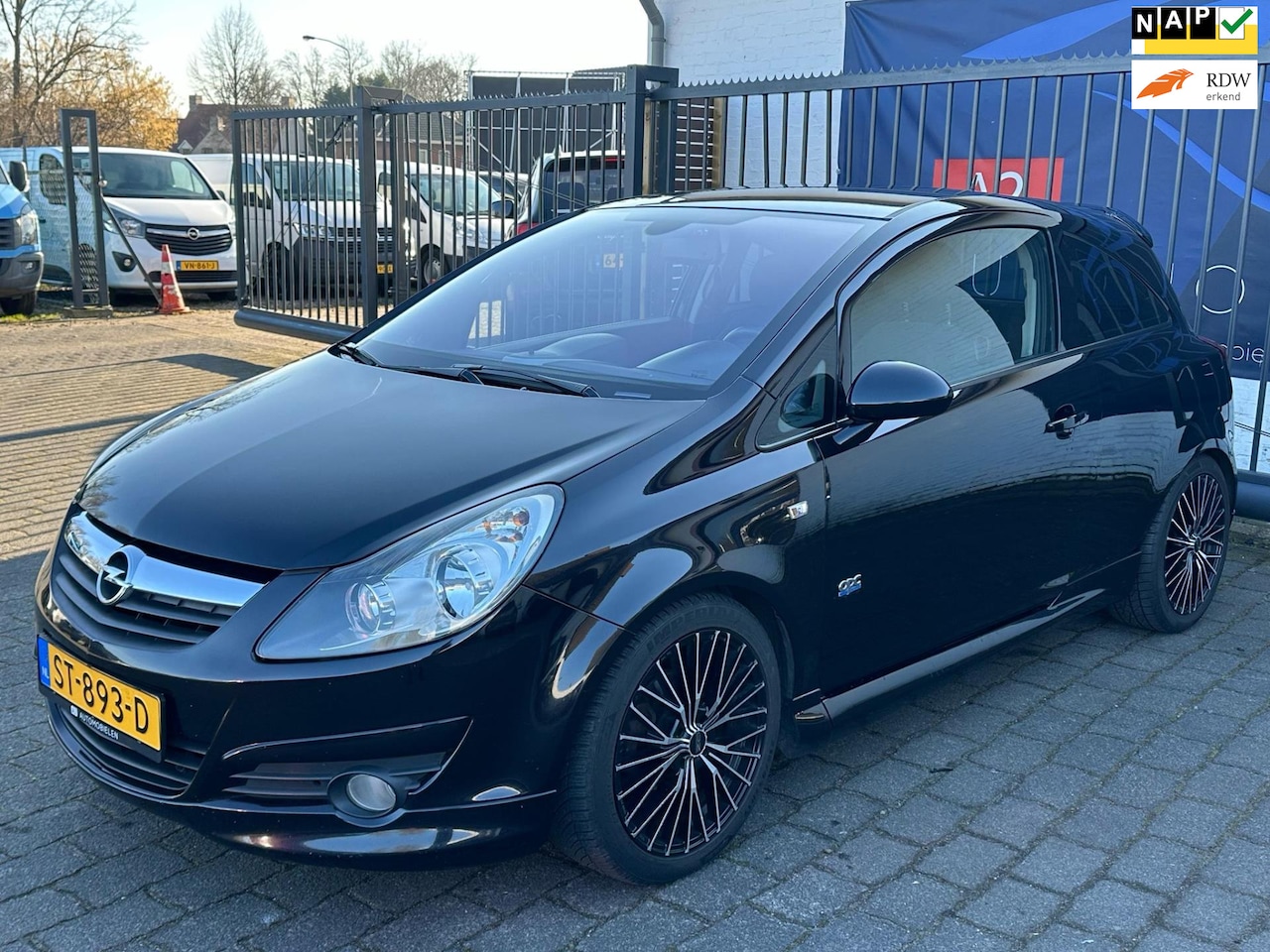 Opel Corsa - 1.2-16V Essentia OPC-LINE / STOEL-STUURVERWARMING / SENSOREN / CRUISE CONTROL - AutoWereld.nl