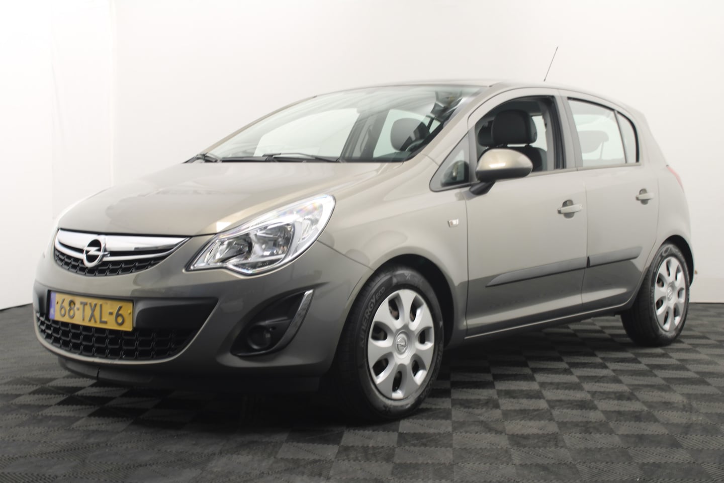 Opel Corsa - 1.2-16V Anniversary Edition 1.2-16V Anniversary Edition - AutoWereld.nl