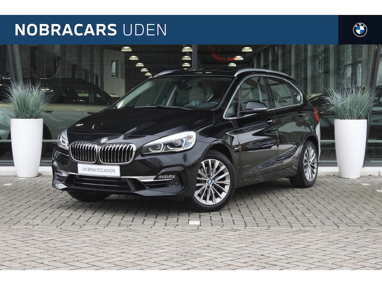 BMW 2-serie Active Tourer - 220i High Executive Luxury Line Automaat / Panoramadak / Trekhaak / Achteruitrijcamera / H - AutoWereld.nl