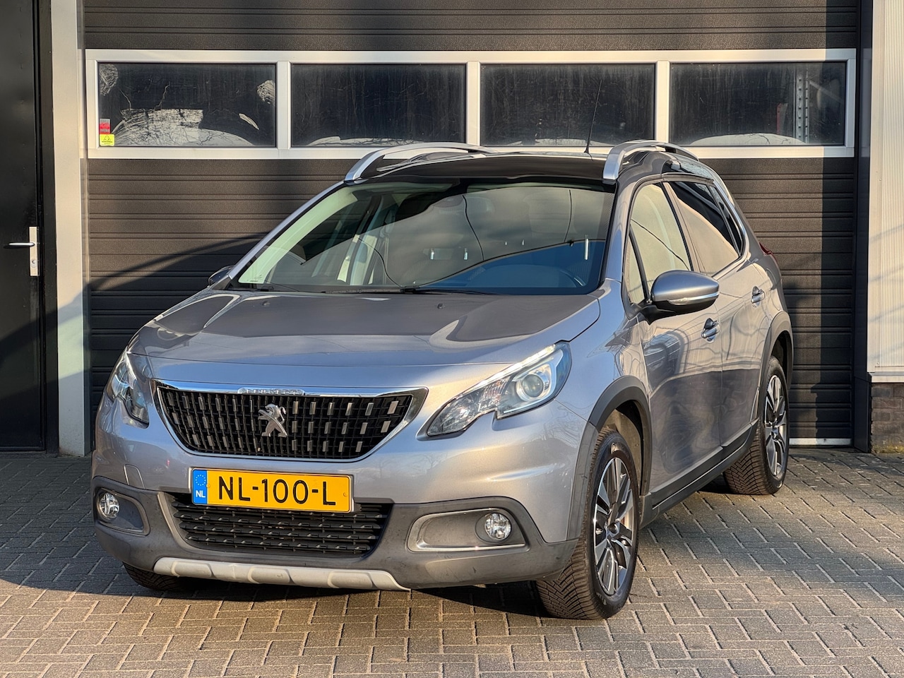 Peugeot 2008 - 1.2 PureTech Allure Pano, Navi, Cruise, Climate Control, NAP - AutoWereld.nl