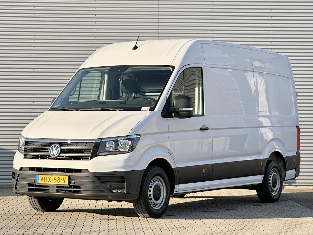 Volkswagen Crafter - 30 2.0 TDI L2H2 Navi,Camera,Highline - AutoWereld.nl