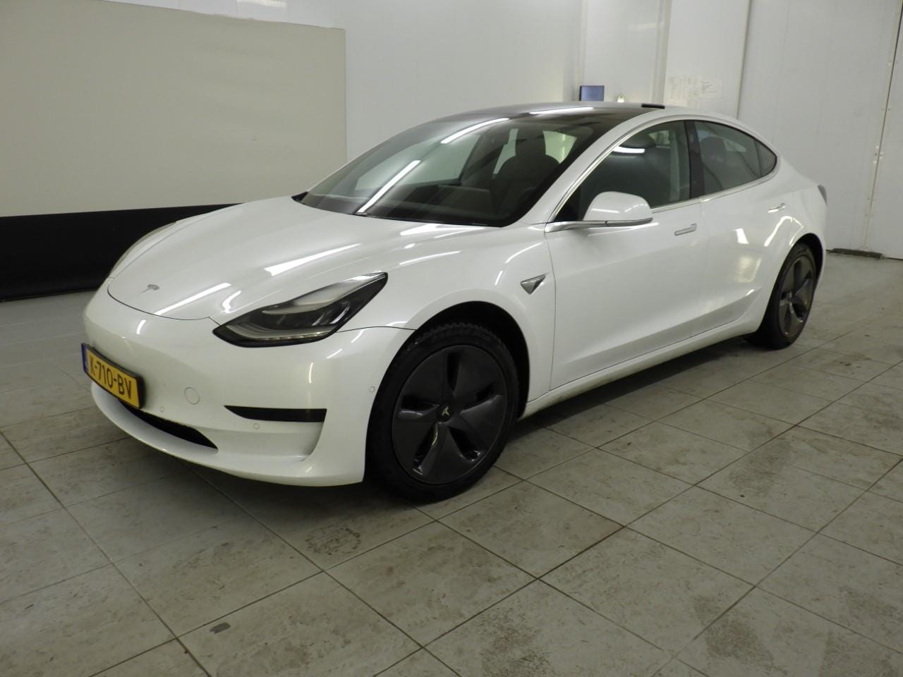 Tesla Model 3 - Standard RWD Plus [ TREKHAAK+AUTOPILOT+PREMIUM AUDIO ] - AutoWereld.nl