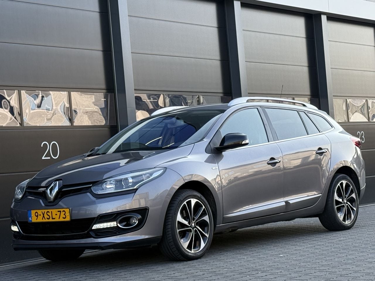 Renault Mégane - 1.5 dCi Bose Navi | Clima | PDC - AutoWereld.nl