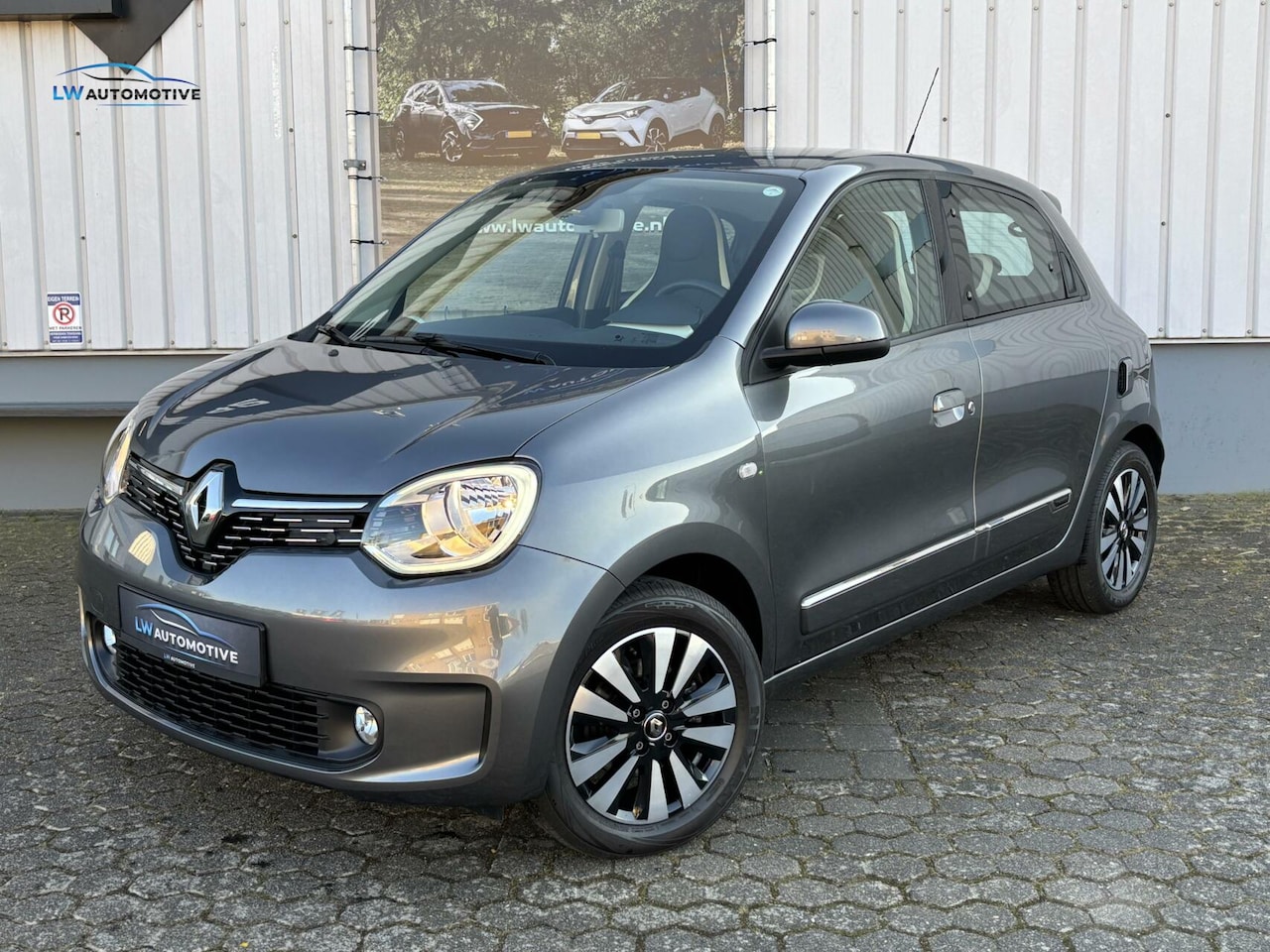 Renault Twingo - 1.0 SCe Intens | Achteruitrijcamera | Carplay | 15'' velgen | Halfleder - AutoWereld.nl