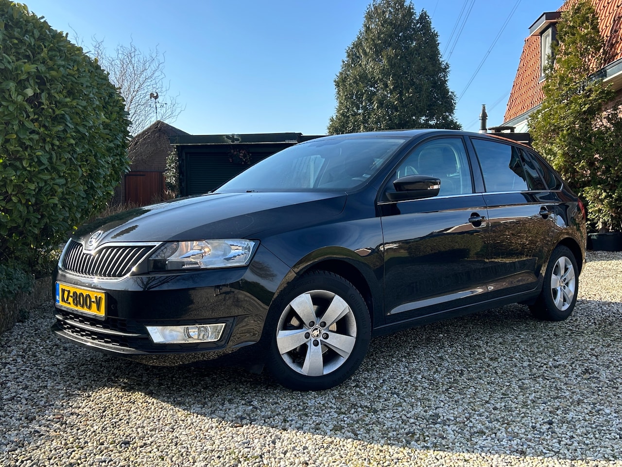 Skoda Rapid Spaceback - 1.2 TSI Greentech Joy Automaat | Panoramadak | Camera | Navi | Stoelverwarming | Clima | P - AutoWereld.nl