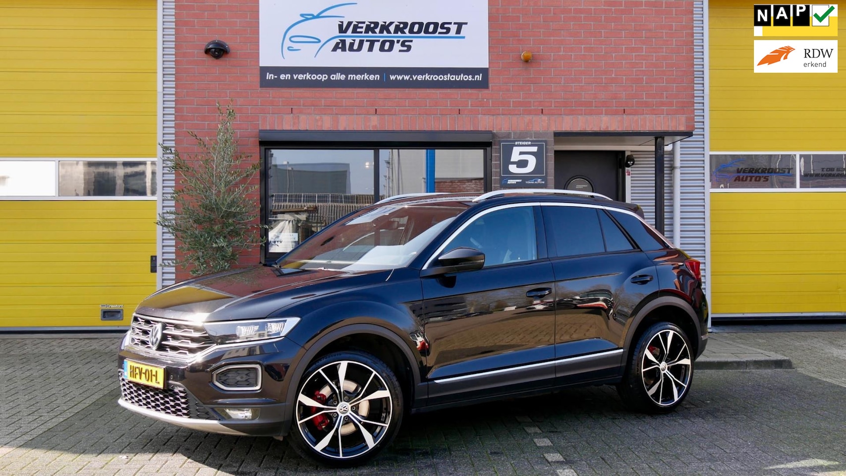 Volkswagen T-Roc - 1.5 TSI Sport virtueel. stoelverwarming. clima - AutoWereld.nl