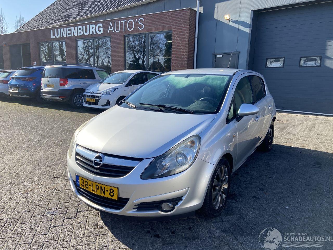 Opel Corsa - 1.2-16V \'111\' Edition Hatchback 5-dr. - AutoWereld.nl