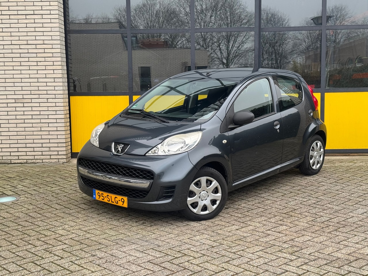 Peugeot 107 - 1ste eigenaar, dealer onderhouden, Airco & 5 deurs - AutoWereld.nl