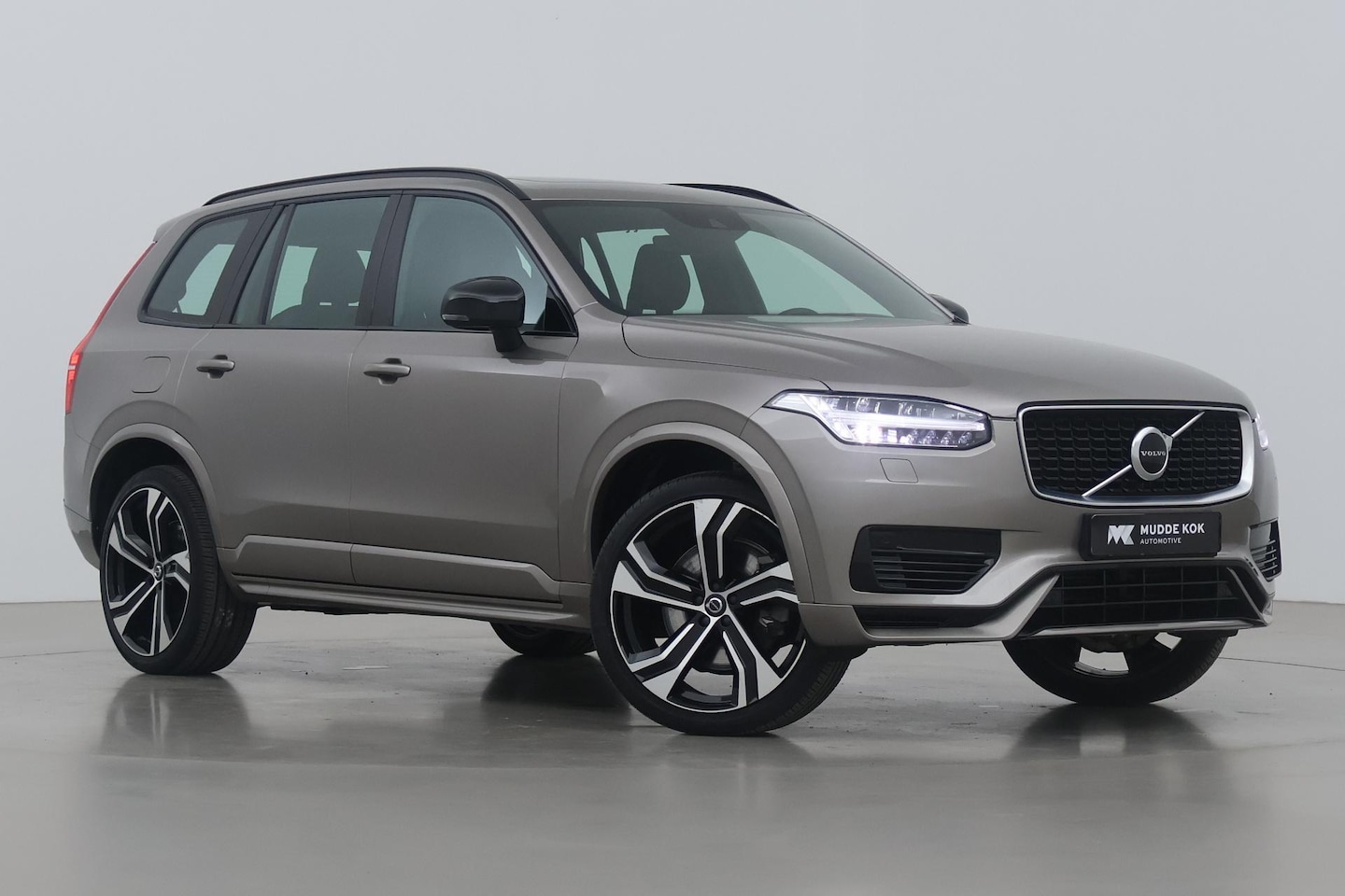 Volvo XC90 - T8 Twin Engine AWD R-Design | Luchtvering | Head-Up | Panoramadak | 22 Inch | ACC | harman - AutoWereld.nl