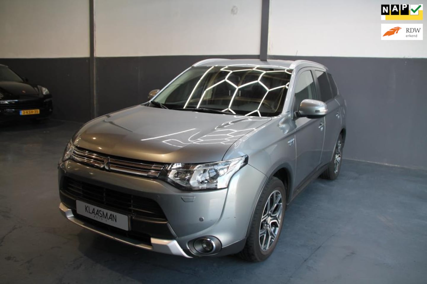 Mitsubishi Outlander - 2.0 PHEV Instyle X-Line 2.0 PHEV Instyle X-Line - AutoWereld.nl