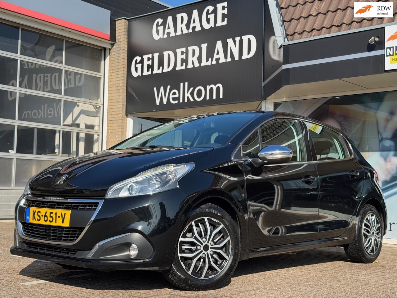 Peugeot 208 - 1.6 BlueHDi Allure | Navi | Cruise | Climate | Pdc | Iso | Full-option! - AutoWereld.nl