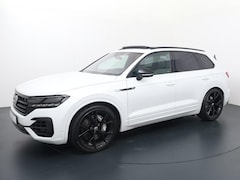 Volkswagen Touareg - 3.0 TSi 4MOTION R | 462 PK | Trekhaak | Luchtvering | Lederen bekleding Puglia | Panoramad