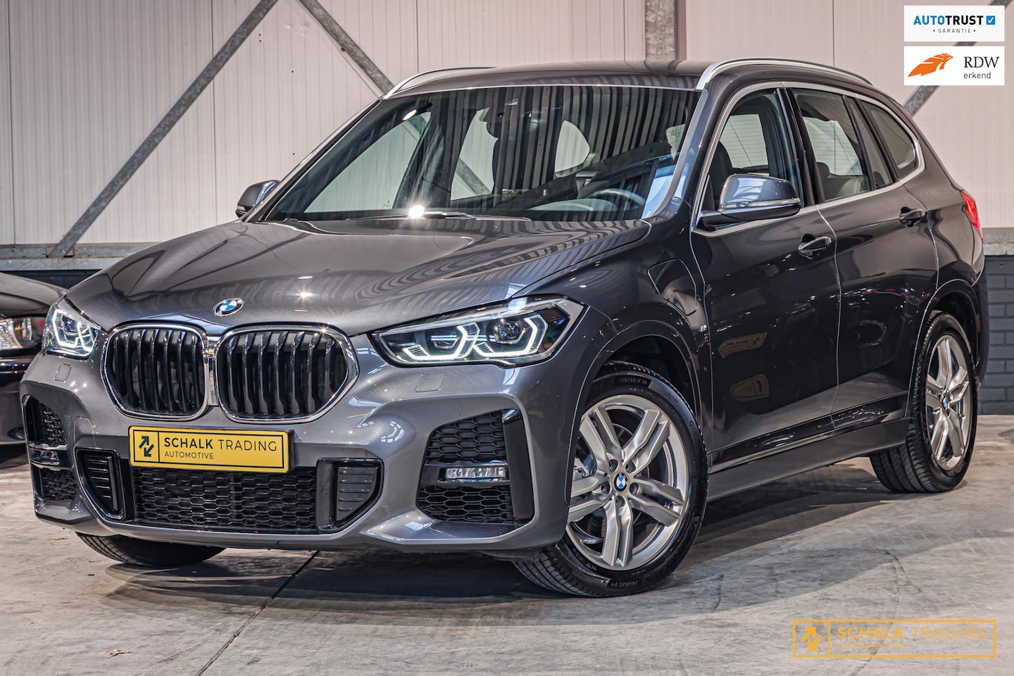 BMW X1 - XDrive25e High Executive|Trekhaak|M-sport|LED|Dealer - AutoWereld.nl