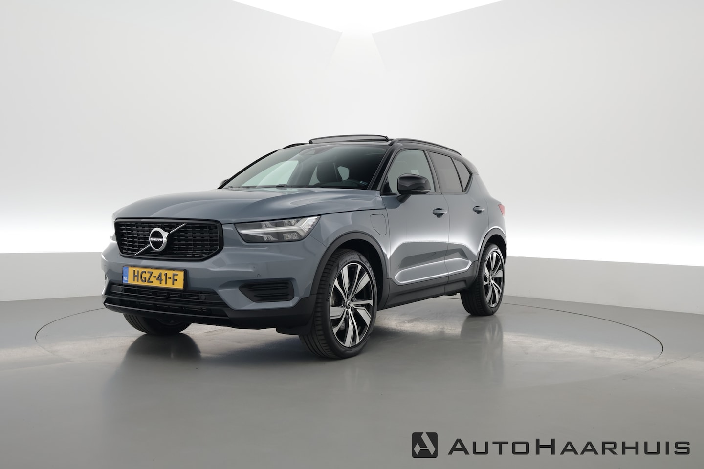 Volvo XC40 - T5 Recharge R-Design | Pano | H&K | Elek. Trekhaak | Stoel- Stuurverw. | Camera - AutoWereld.nl