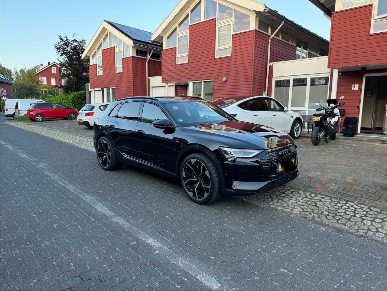 Audi e-tron - e-tron Pro Line Plus Volledig S uitgevoerd met 23 inch sq8 velgen - AutoWereld.nl