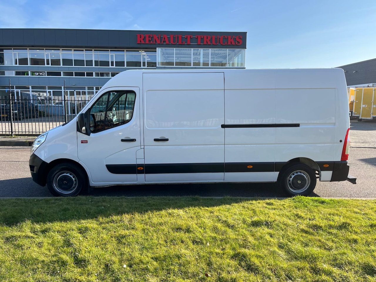 Renault Master - 150.35 L3 L2, Airco, Nav, Camera - AutoWereld.nl