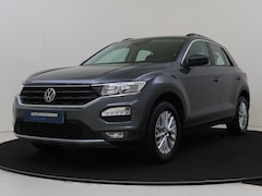 Volkswagen T-Roc - 1.5 TSI Style | Trekhaak | Achteruitrijcamera | Stoel- en stuurverwarming | Keyless | CarP