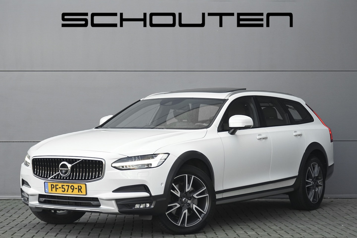 Volvo V90 Cross Country - 2.0 T5 Pro Pano B&W ACC Stoelventilatie Standkachel - AutoWereld.nl