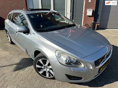 Volvo V60 - 2.4 D6 AWD Plug-In Hybrid Pure Limited / Pano / Leder / Navi