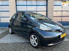 Toyota Aygo - 1.0-12V Airco - Lm velgen - AUX aansluiting - Elektrische ramen