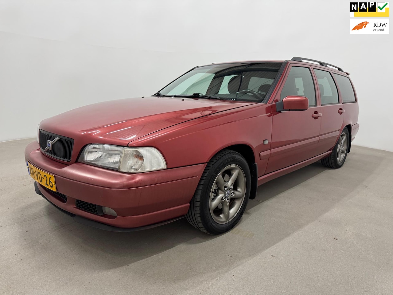 Volvo V70 - 2.5 Sports-Line AUTOMAAT/TREKHAAK - AutoWereld.nl