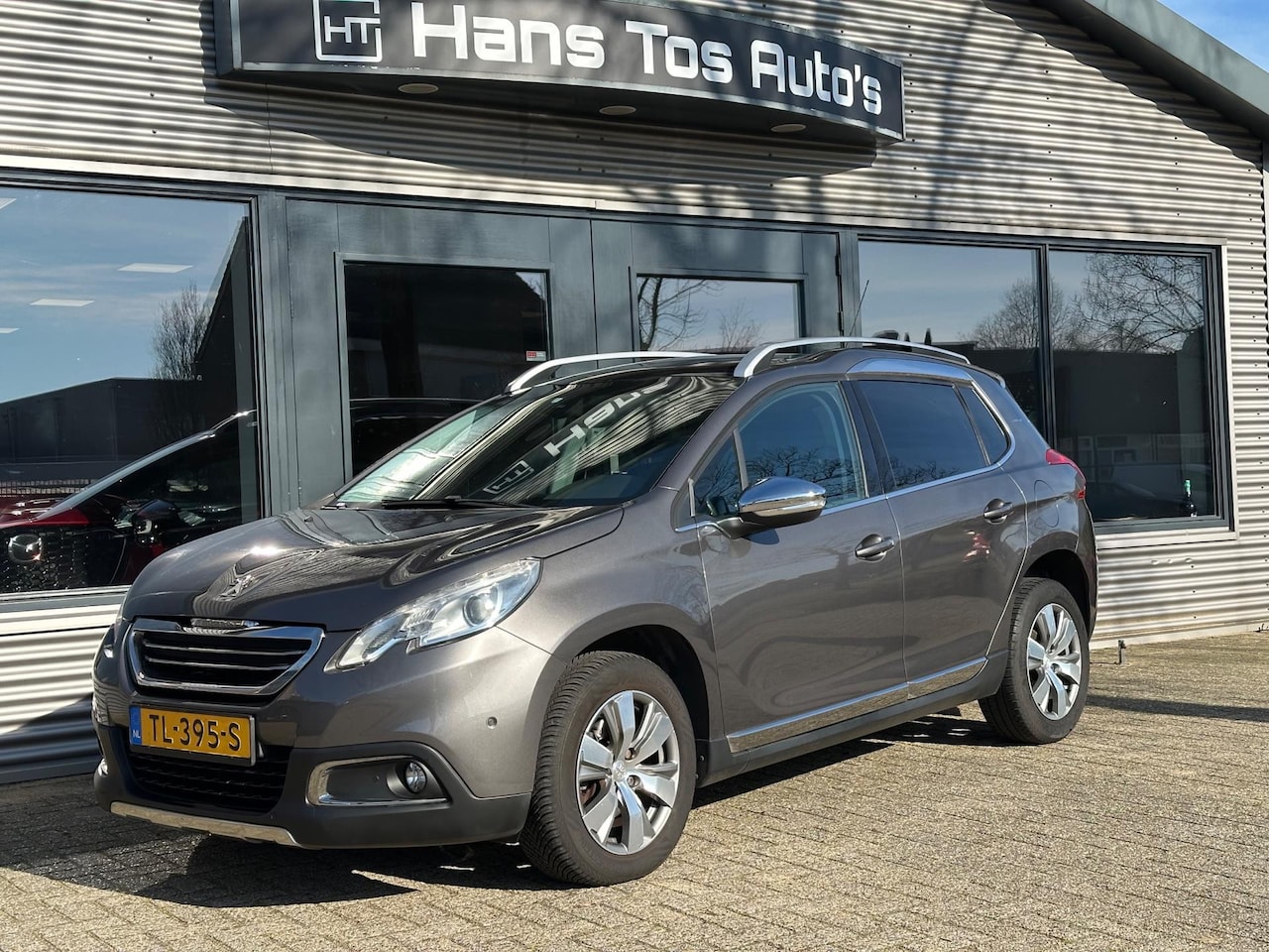 Peugeot 2008 - 1.6 VTi Allure AUTOMAAT / Panorama / TREKHAAK / NAV / LEER - AutoWereld.nl