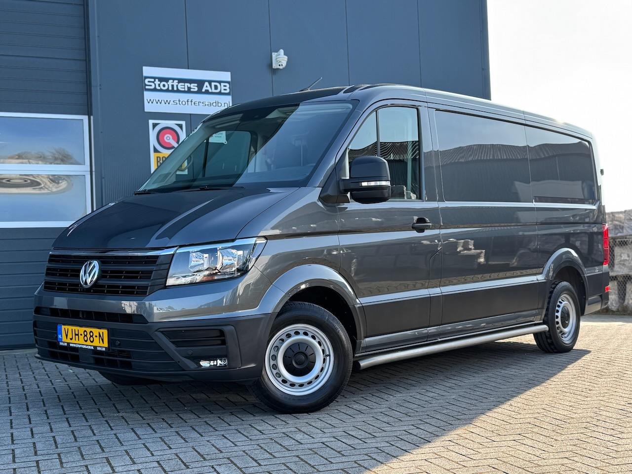 Volkswagen Crafter - 35 2.0 TDI L3H2 DSG | Navi | Trekhaak | AppConnect | Cruise | Airco | Betimmering | Metall - AutoWereld.nl