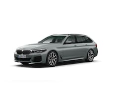 BMW 5-serie Touring - 520d M-Sport | Panorama | Driving Ass. Prof. | Head-Up | Stoel/Stuurverw. | Camera | Hifi