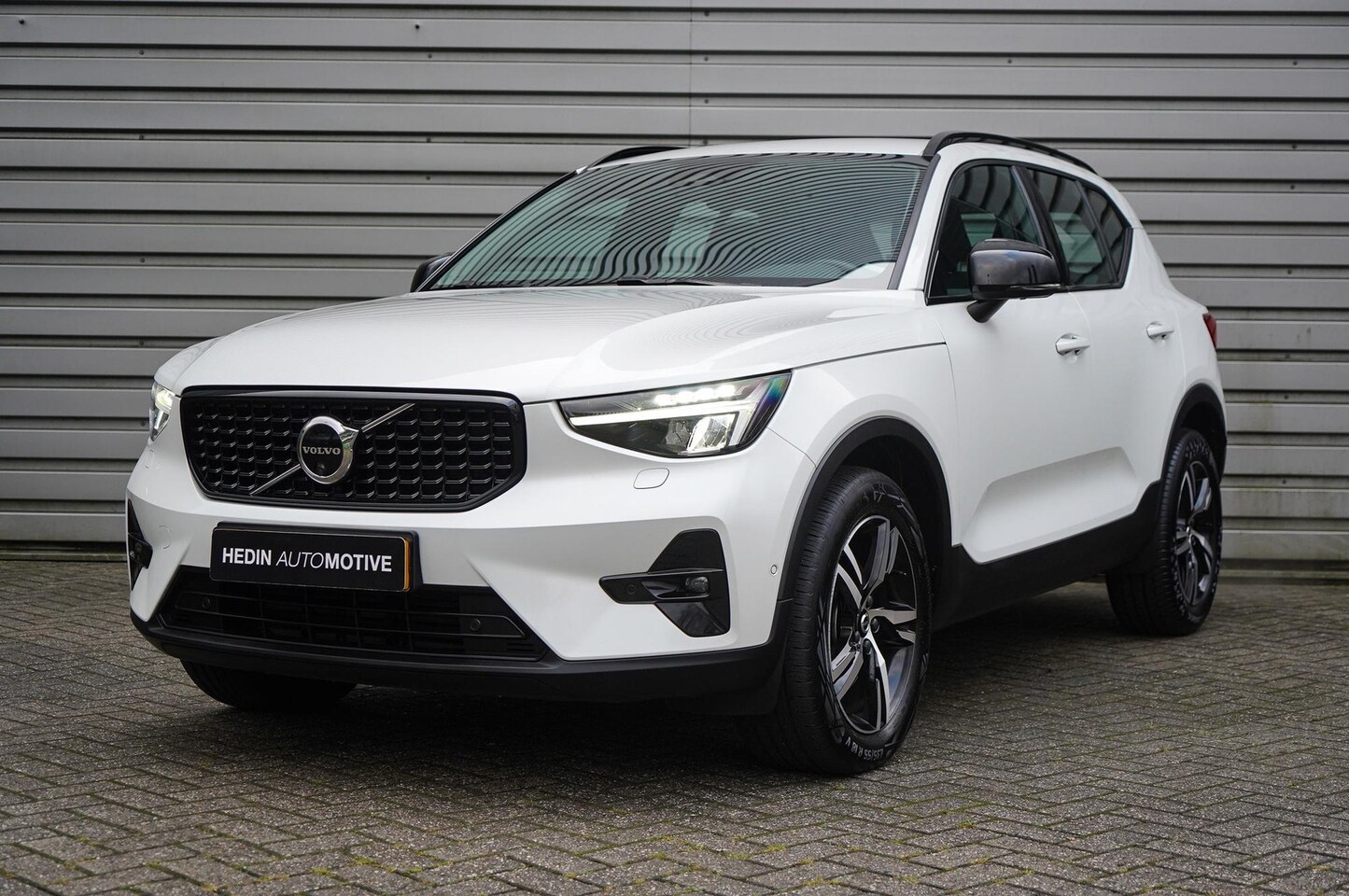 Volvo XC40 - 2.0 B3 Plus Dark | 360 graden camera | Parkeerverwarming | Lederen bekleding | Stoel en st - AutoWereld.nl