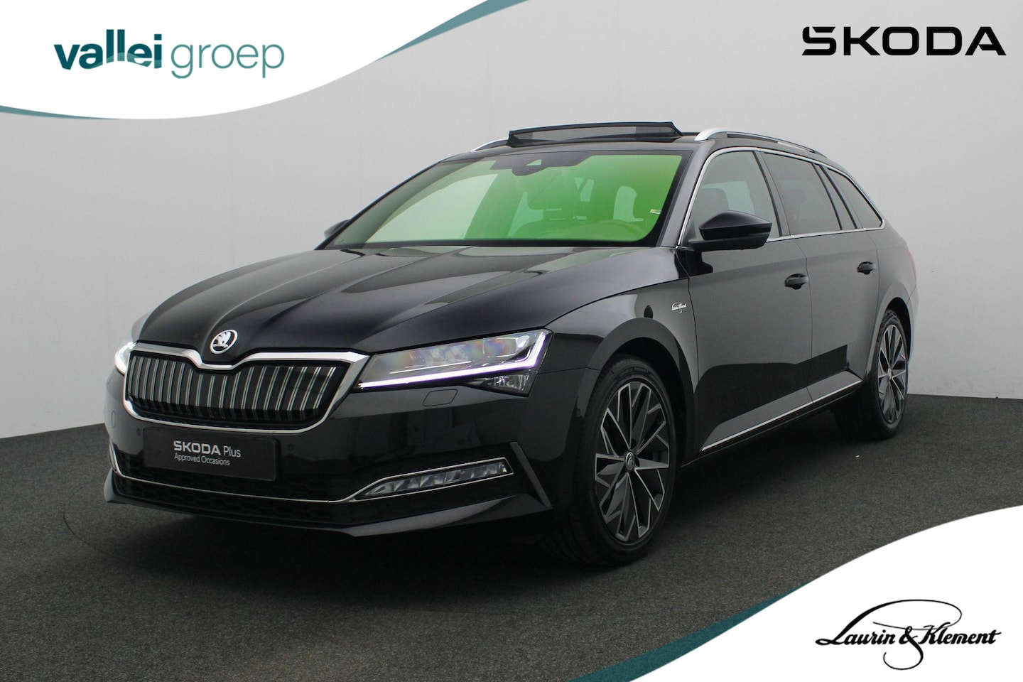 Skoda Superb Combi - 1.4 TSI 218 pk DSG iV Laurin & Klement | Panoramadak | Trekhaak | Leder | Geheugen/massage - AutoWereld.nl