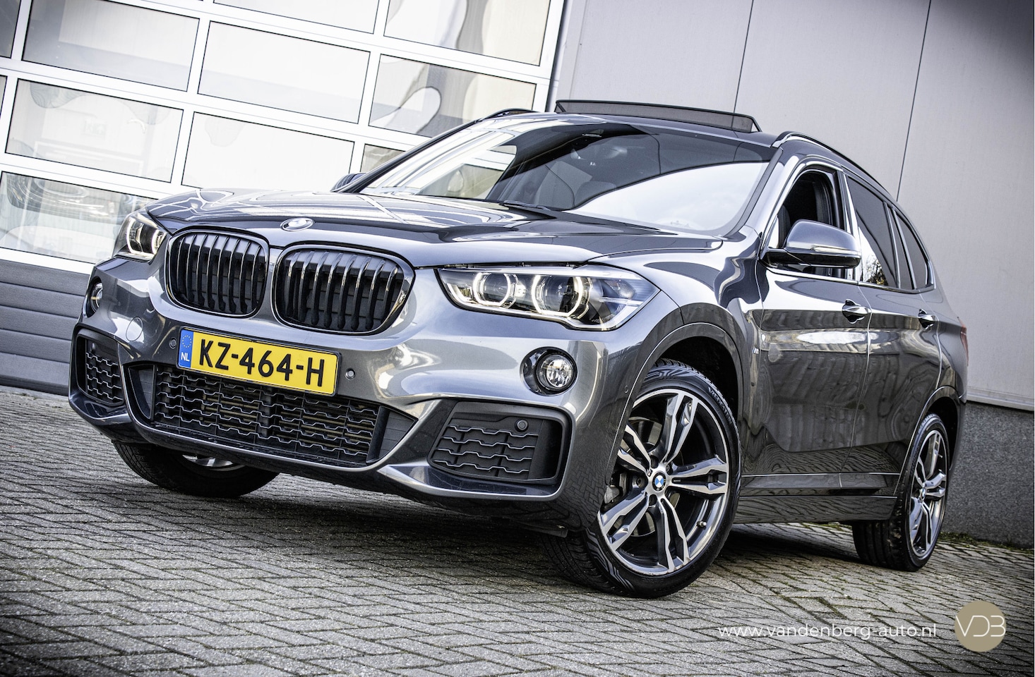 BMW X1 - sDrive20i 192pk M-Sport High Executive LEER PANO HARMAN KARDON - AutoWereld.nl