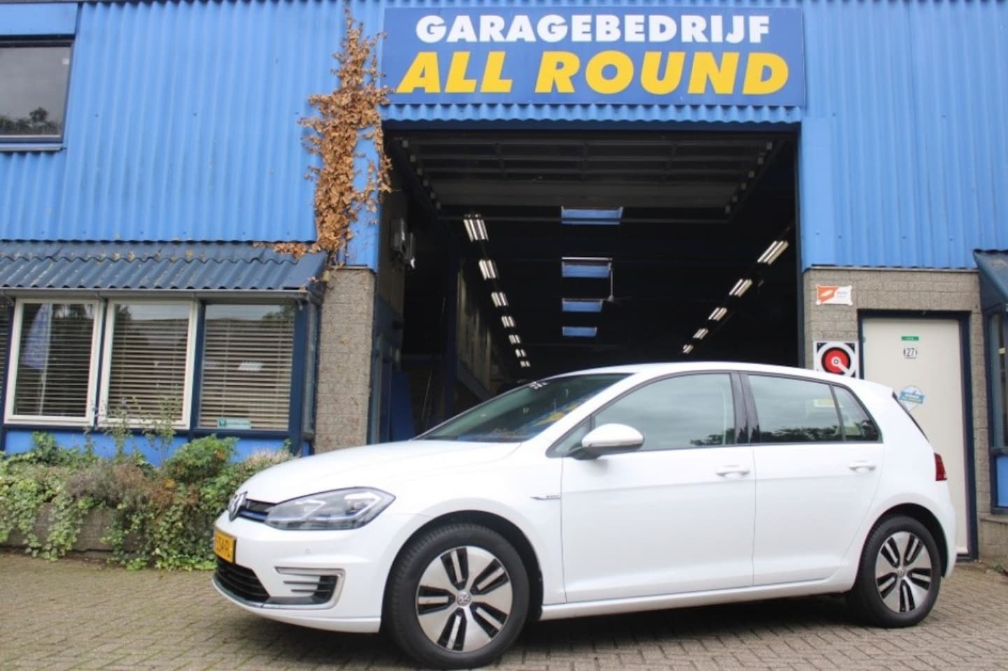 Volkswagen Golf - E edition navigatie adaptief cruise park pilot winterset NAP - AutoWereld.nl