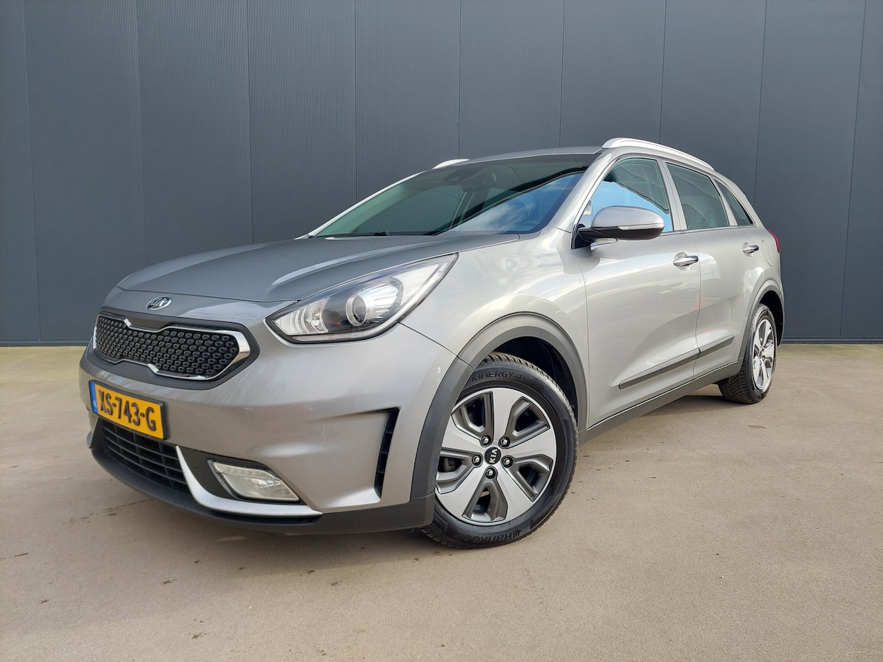 Kia Niro - 1.6 GDi Hybrid DynamicLine CAMERA HALF LEER LED NAVI CRUISE ECC - AutoWereld.nl