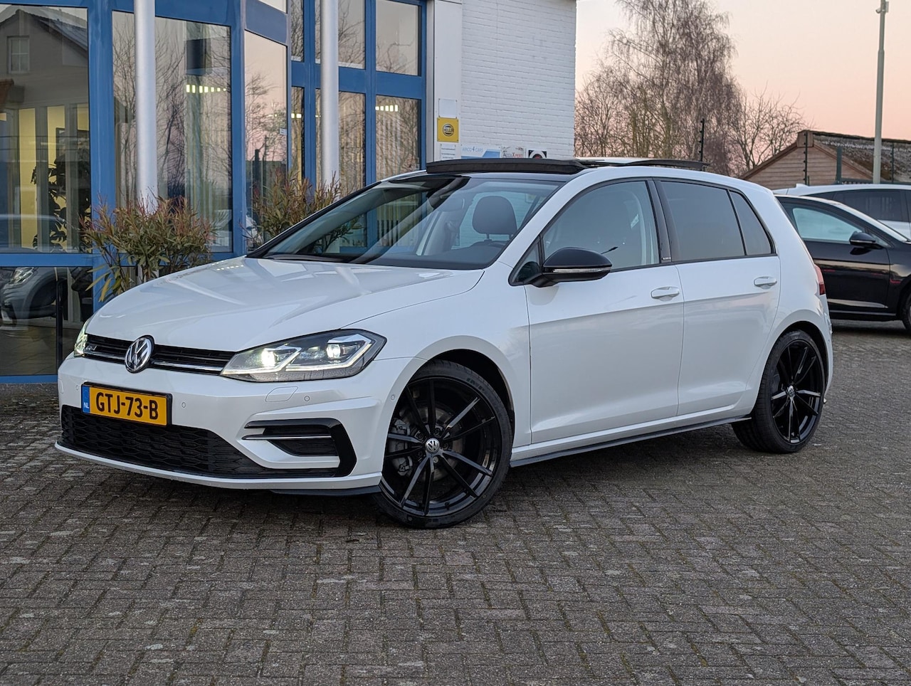 Volkswagen Golf - 1.5 TSI Highline Business R R-line IQ Drive | Automaat, PANO, Blind Spot, Virutal Cockpit, - AutoWereld.nl