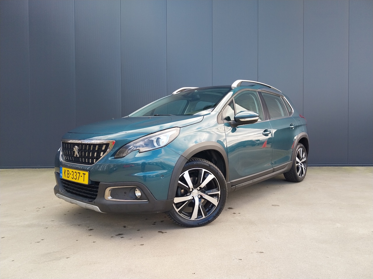 Peugeot 2008 - 1.6 BlueHDi Allure PANO DAK HALF LEER LED NAVI CRUISE ECC TREKHAAK - AutoWereld.nl