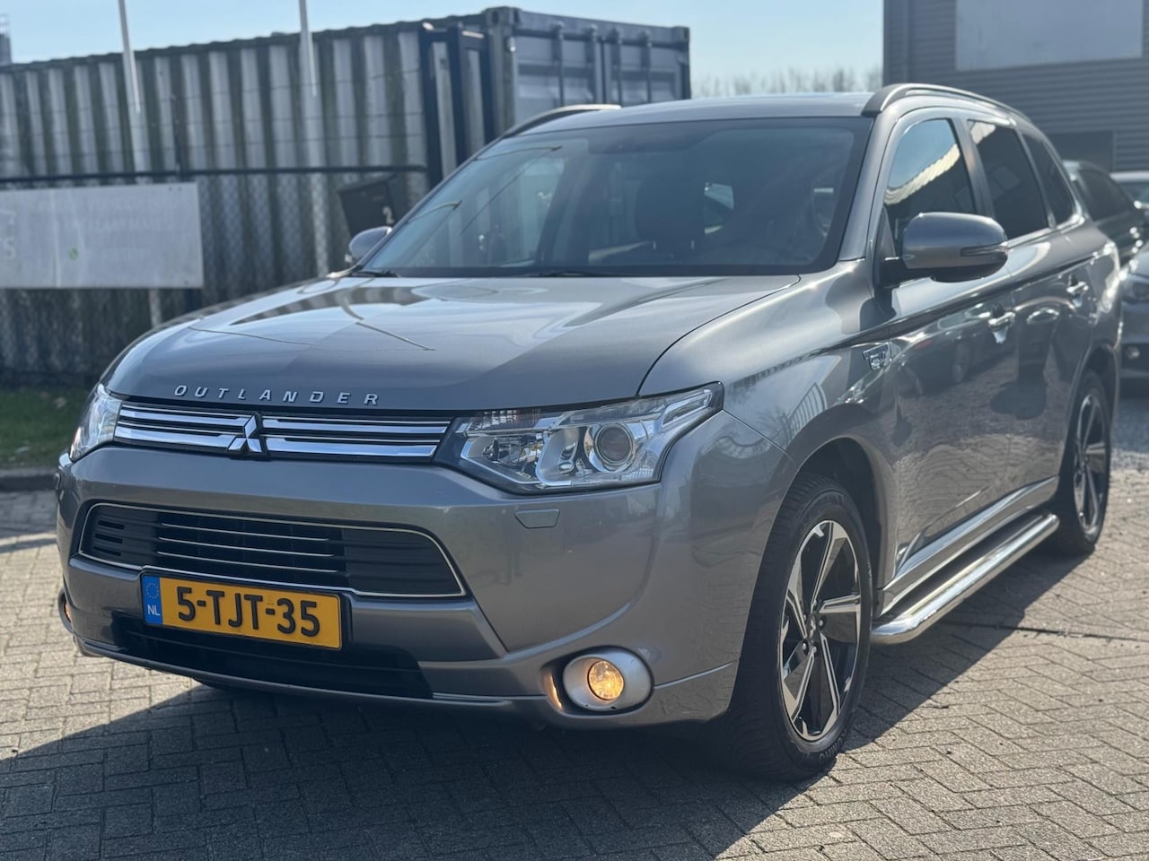 Mitsubishi Outlander - 2.0 PHEV Instyle Navi Pano Clima Leer Voll - AutoWereld.nl