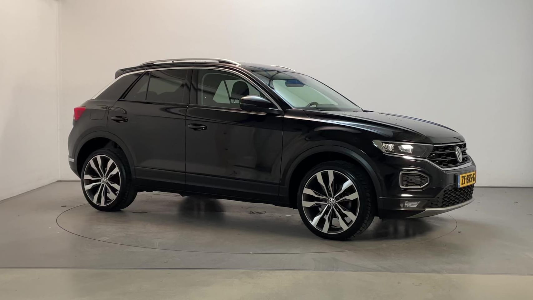 Volkswagen T-Roc - 1.0 TSI 116pk Style Navigatie Parkeersensoren Stoelverwarming DAB+ - AutoWereld.nl