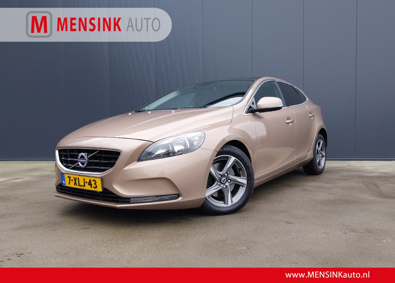 Volvo V40 - 1.6 D2 AUTOMAAT Momentum HALF LEER NAVI CRUISE ECC - AutoWereld.nl