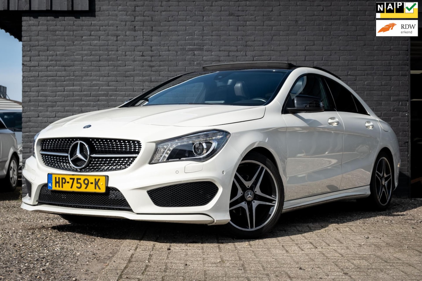 Mercedes-Benz CLA-Klasse - 180 Ambition | AMG | Pano | Sfeerverlichting - AutoWereld.nl