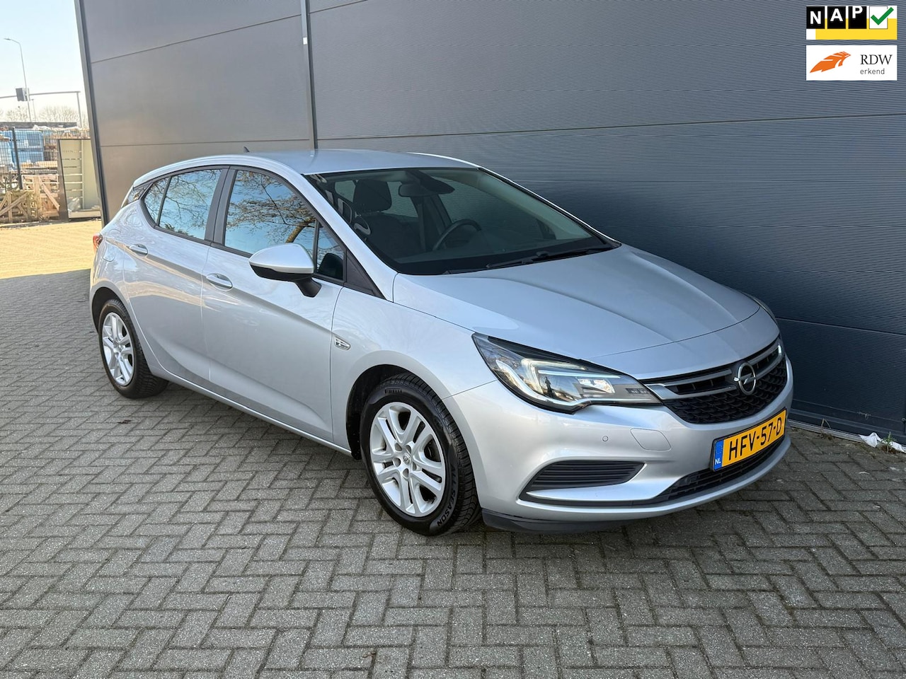 Opel Astra - 1.6 CDTI Business+/navi/carplay/airco/bluetooth - AutoWereld.nl