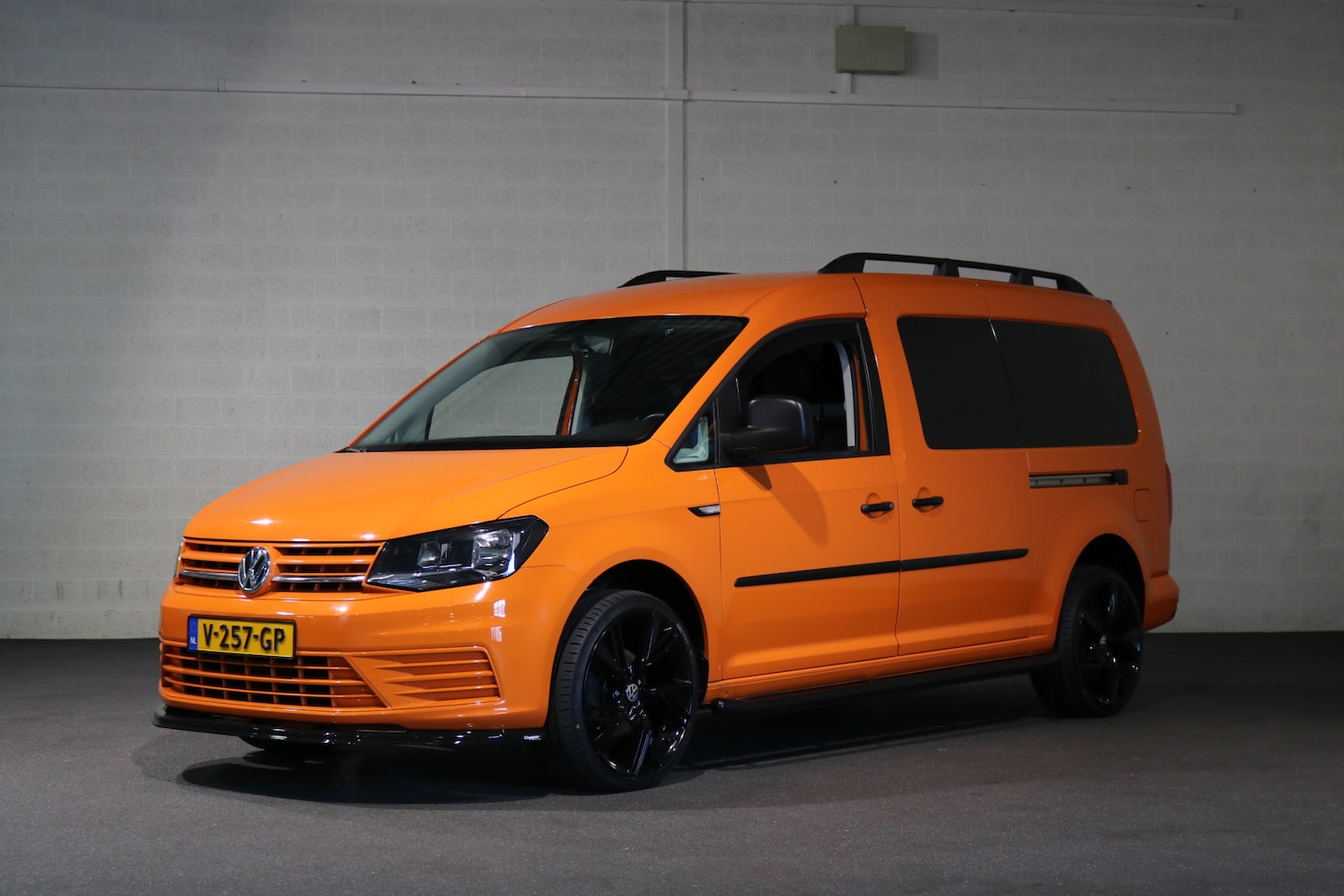 Volkswagen Caddy Maxi - 2.0 TDI 102pk Airco Navigatie Camera Trekhaak 2x Schuifdeur - AutoWereld.nl