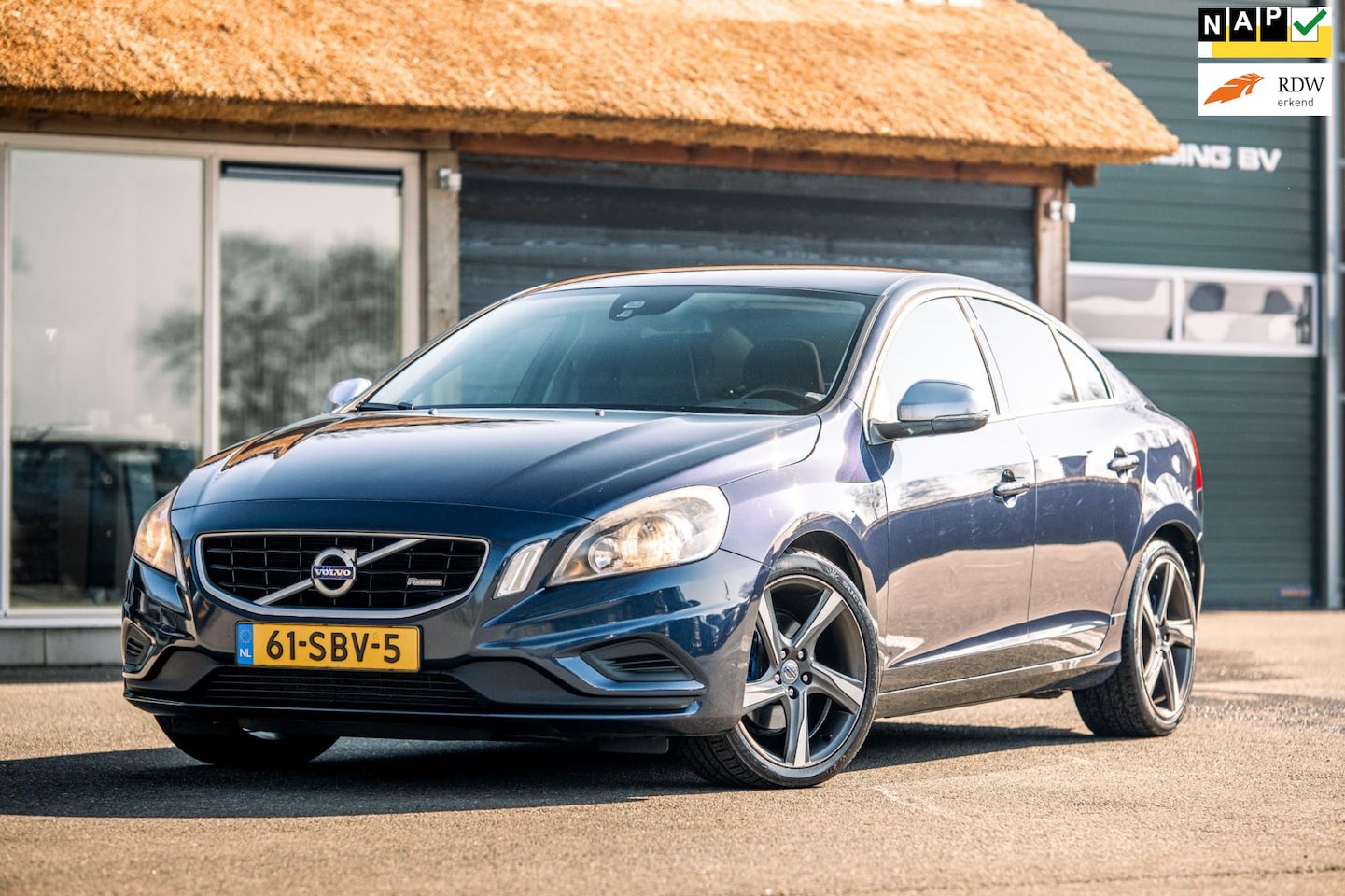 Volvo S60 - 1.6 T4 R-Design 1.6 T4 R-Design (NL-Auto / Distributie 2024 vervangen / Half Leder / Stoelverwarming / Par - AutoWereld.nl