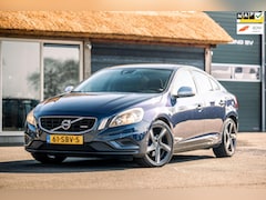 Volvo S60 - 1.6 T4 R-Design (NL-Auto / Distributie 2024 vervangen / Half Leder / Stoelverwarming / Par