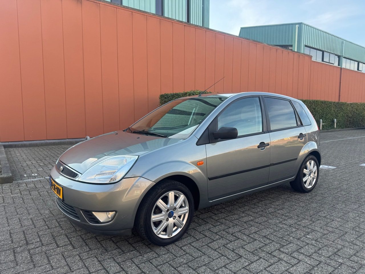 Ford Fiesta - 1.4-16V Ghia Nette en goed auto-Nieuwe apk - AutoWereld.nl