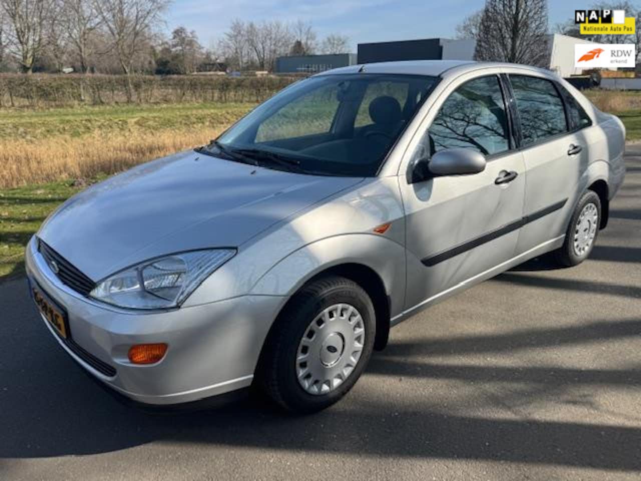 Ford Focus - 1.6-16V Ghia 1.6-16V Ghia NIEUWSTAAT - AutoWereld.nl