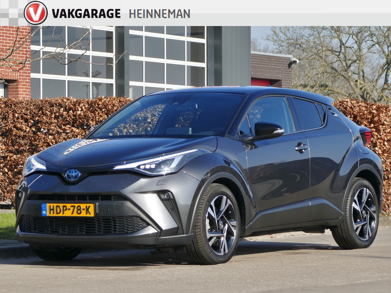 Toyota C-HR - 1.8 Hybrid Dynamic | verwarmde voorruit | achteruitrijcamera | stoelverwarming - AutoWereld.nl